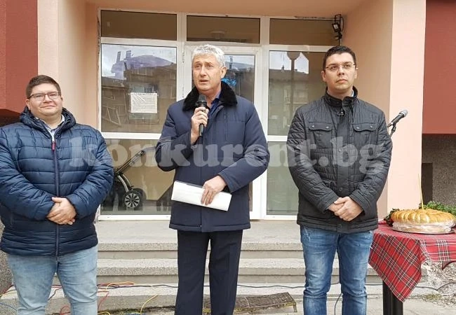 Празник за 84 семейства в Мездра