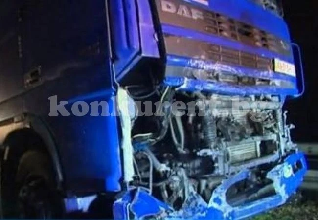 (СНИМКИ)Пиян тираджия помля патрулка и уби млада полицайка