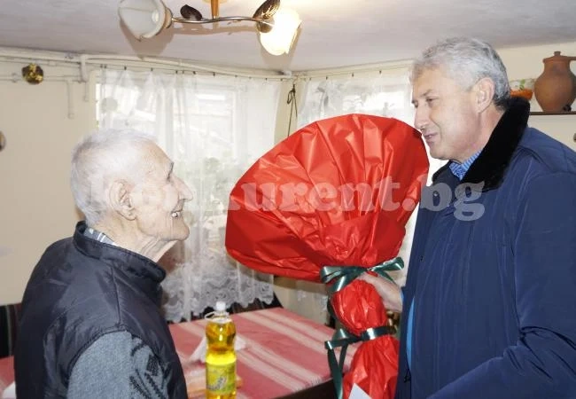 Поздрави за столетникa Испиридон Ивановски