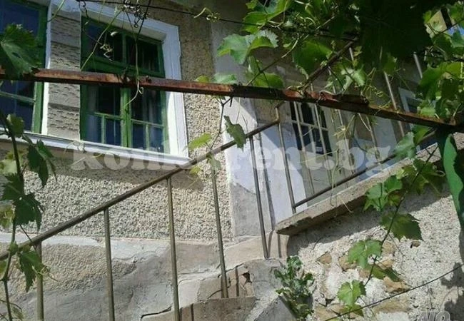 Задигнаха пари от къща