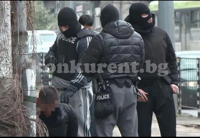 Наглеци газят закона, полицията на крак