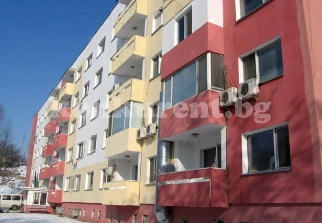 Болница продава автомобили