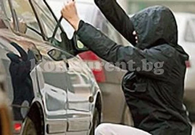 Ограбиха кола на паркинг във Враца