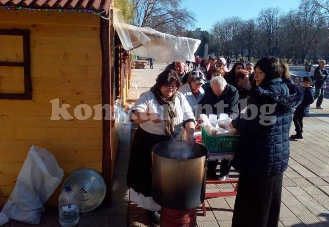 Ивайло и Лидия Заркови нахраниха 150 души на Богоявление