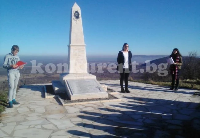 Ученици почетоха на Милин камък своя патрон