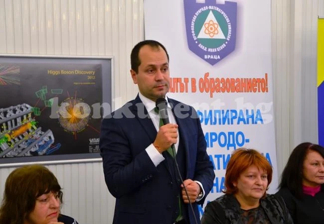 Каменов към ученици: Всеки един от вас може да бъде посланик на училището и на страната ни в Европейския съюз