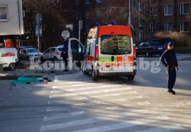 Възрастен шофьор блъсна две деца на зебра в центъра