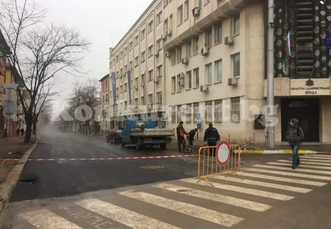 Асфалтират, та пушек се вдига СНИМКИ