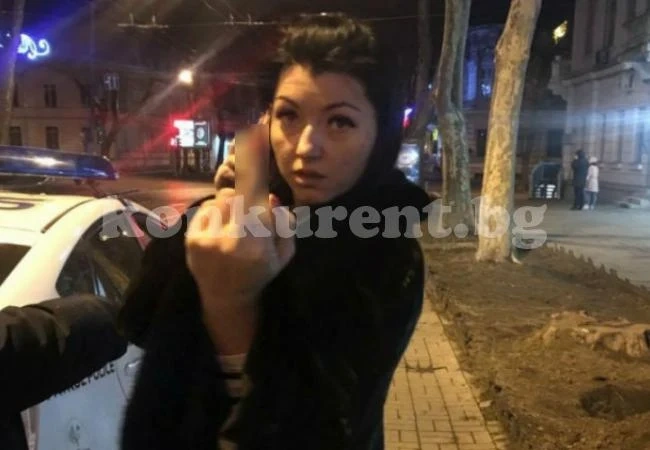 (ВИДЕО) Общинарка фучи пияна със 120 км/час на червено, налита на полицаите с псувни