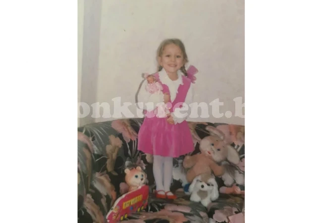 Познахте ли този бонбон от Лом? Сега е хитова певица