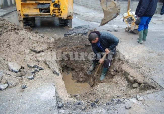 Пускат водата в ж.к. \