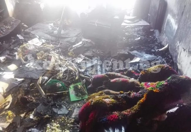 Пожар разбуди хората в голям блок във Враца СНИМКИ