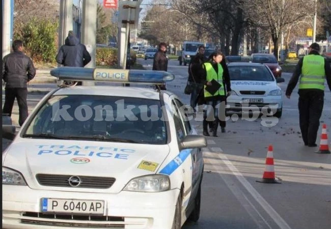 Кола помете пешеходец