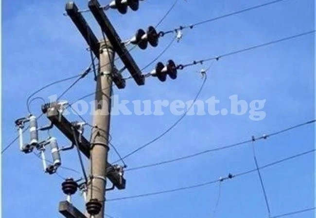 Силният вятър остави няколко села без ток
