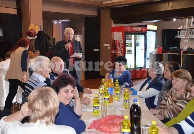 Пенсионери отбелязаха запомнящо се Бабинден