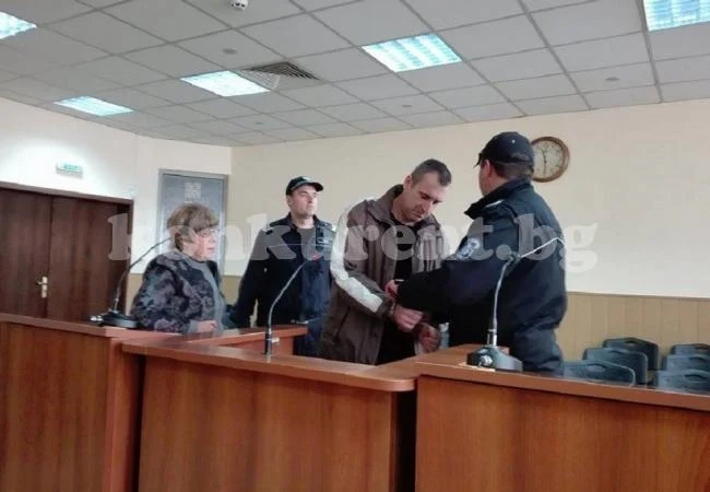 Полицай, обвинен в двойно убийство
