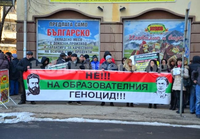 Тъжно е... и жалко! КОМЕНТАР