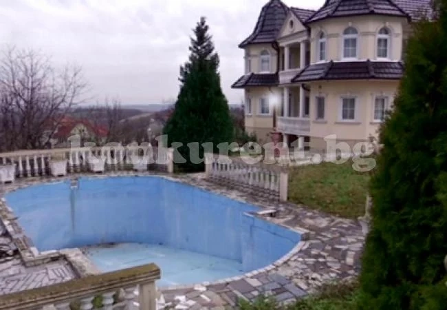 Село-призрак с луксозни къщи