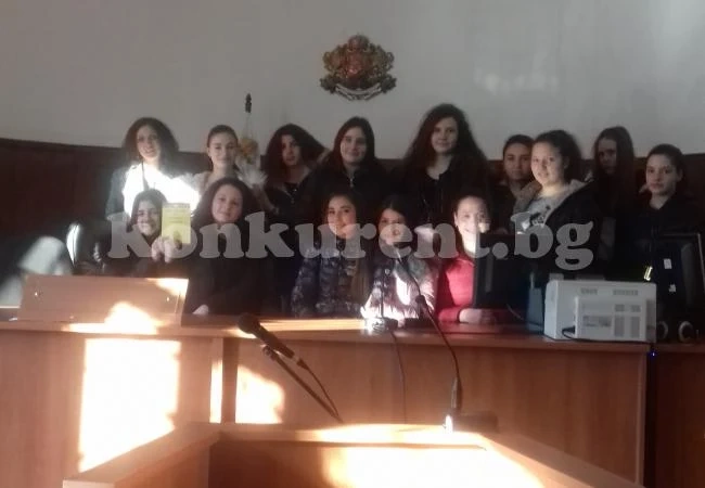 Районният съд във Враца дава правна култура на учениците