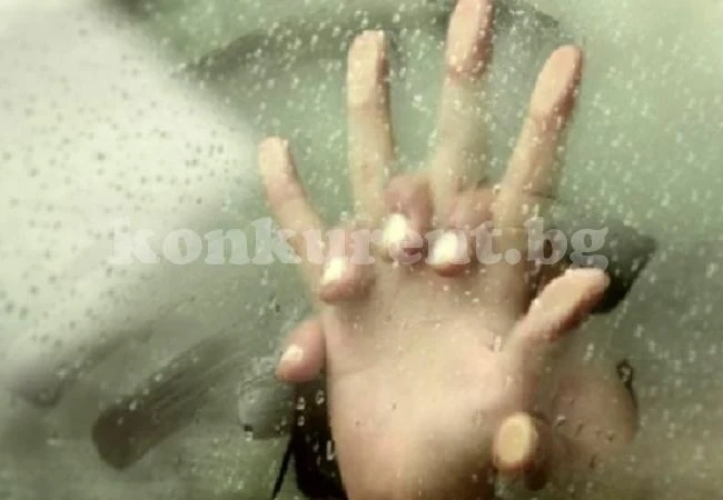 Младеж подари \