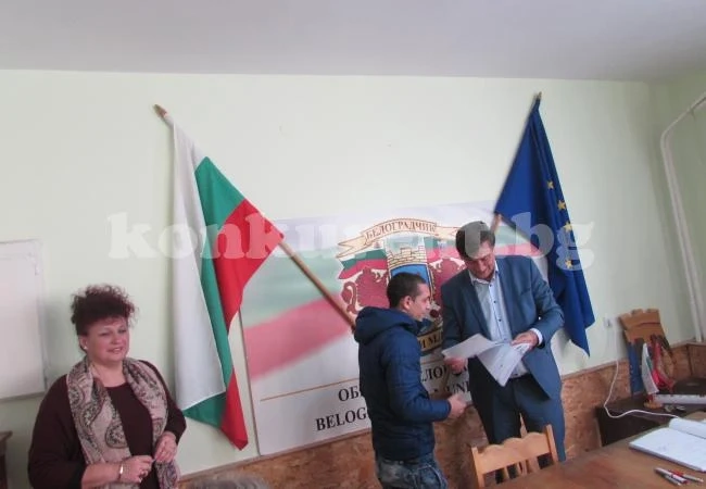 Връчиха трудови договори на младежи в Белоградчик