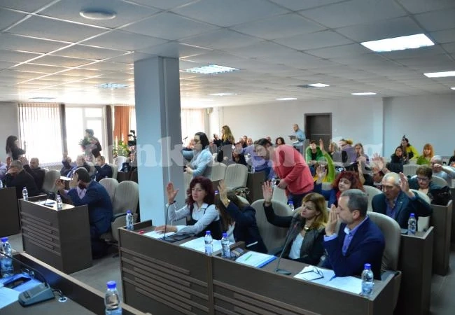 Съветниците се разделиха за план-приема след VІІ клас