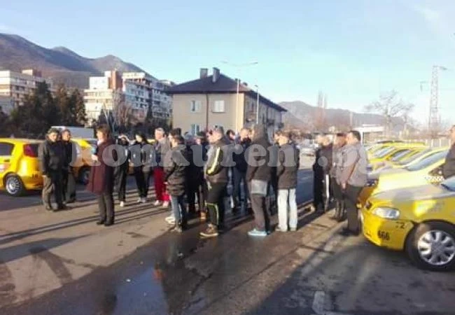 Тръгва дело срещу таксиметров шофьор, наръгал клиент
