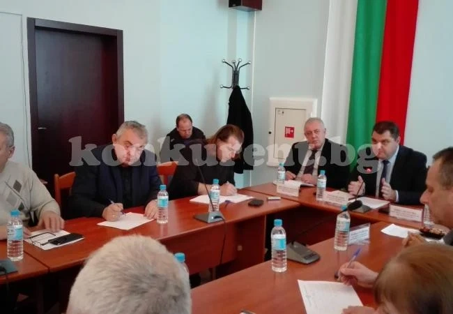 Бизнеса и властта умуват за колежа в Монтана