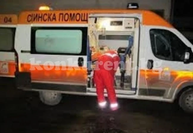 Шофьор мина на червено и блъсна пешеходец