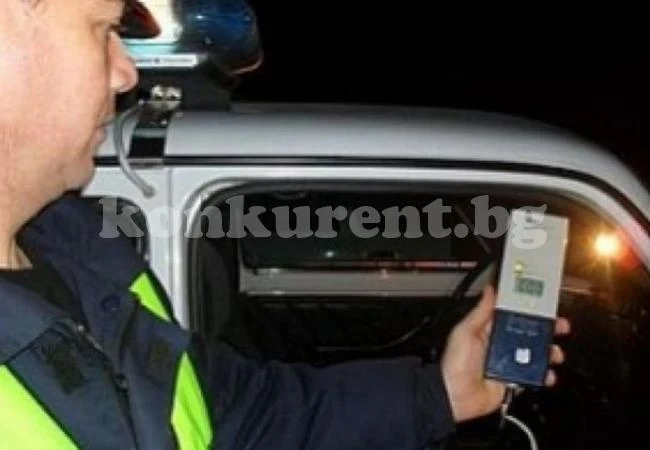 Задържаха пиян на мотика зад волана
