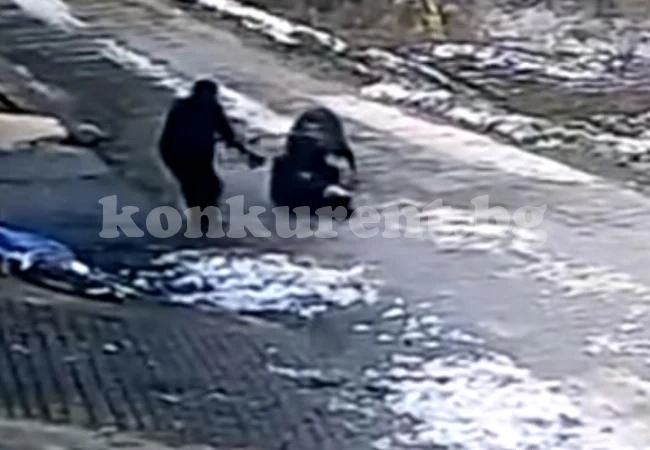 Подивяло прасе убива хора наред (ВИДЕО 18+)