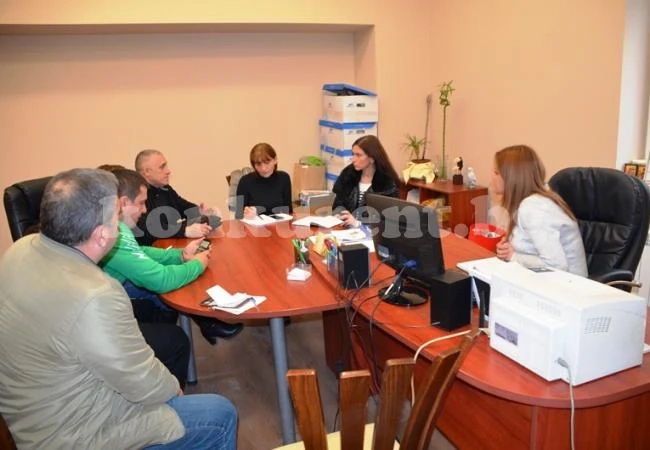 Ето какво съсипа вятърът вчера във Враца СНИМКИ