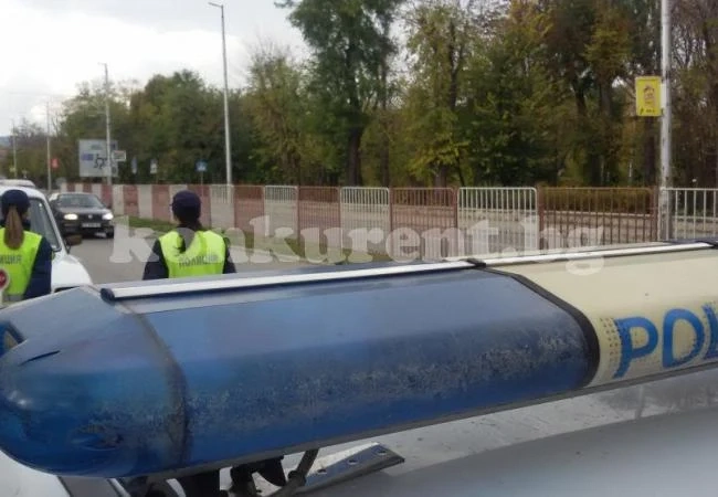 Хванаха двама дрогирани зад волана