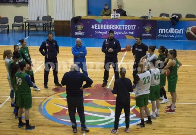 Стьопата готви националките за евроквалификации