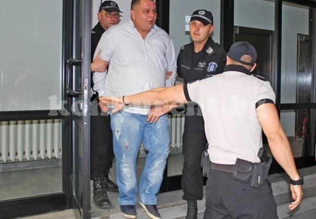 Марто Дебелия дрогира проститутки, за да минат повече клиенти