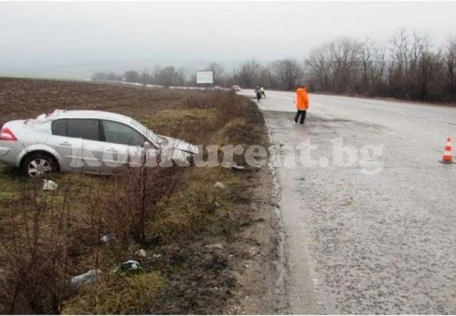 (ВИДЕО) Семейство с дете катастрофира тежко заради заледяване