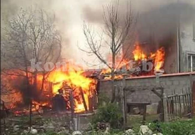 Греди в комина подпалиха къща