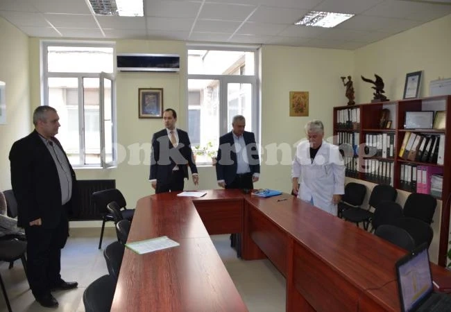 Ще продават постройки в двора на болницата, ама...