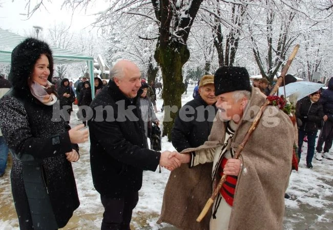 Вършец заряза с кметско вино, баница и кукери