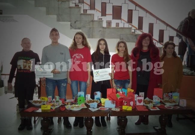 Ученици отвориха работилница за валентинки