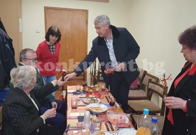 Незрящи почетоха празниците на виното и любовта