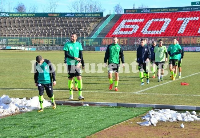Първа Атомна и U19 на Монтана едва намериха къде да играят