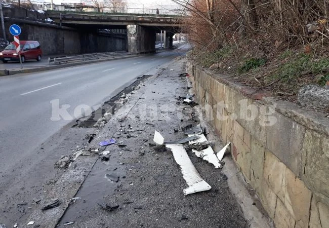 Млад мъж се заби като камикадзе под автобус с пътници