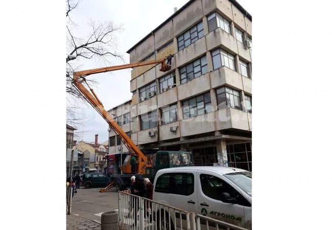 Аварийно обследват Пощата във Враца СНИМКИ