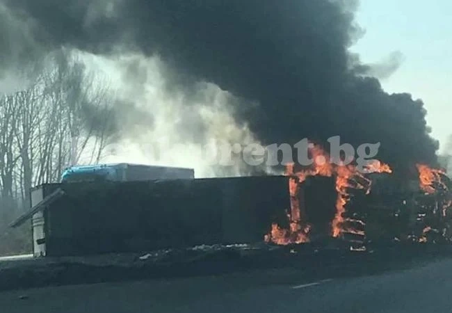 Първи снимки от бедствието на автомагистрала \