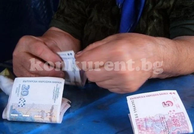 Полицаи учат пенсионери да се пазят от измамници