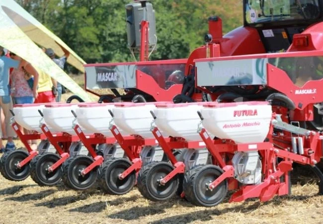 Банка продава редосеялка на изгодна цена