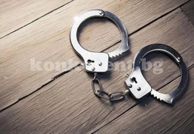 Спипаха крадци на пари и документи