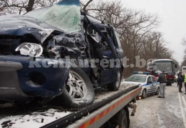 Кола се завъртя на Е79 край караванките до Бели извор