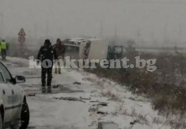 ПЪРВИ СНИМКИ от катастрофата на Е79 край Видин